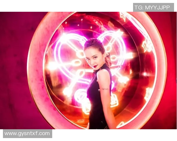 粉色风潮席卷绿茵场足球明星们的时尚新选择 粉色风潮席卷绿茵场足球明星们的时尚新选择