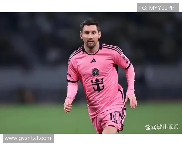 足球明星傻笑背后的故事揭秘他为何总是面带微笑引发球迷热议 足球明星傻笑背后的故事揭秘他为何总是面带微笑引发球迷热议